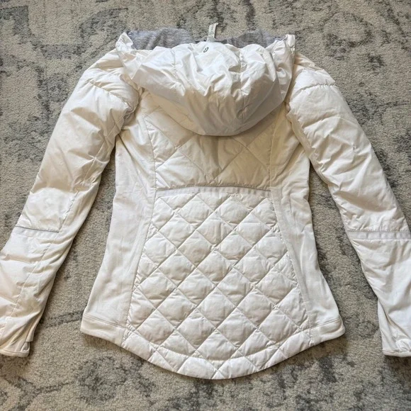 Lululemon Down For It All Jacket White Size 4 Slim Fit Hooded Puffer Coat - Picture 6 of 8